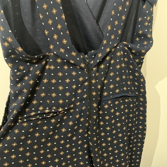 Jumpsuit print navy blue V neck Size Medium - Picture 10 of 10